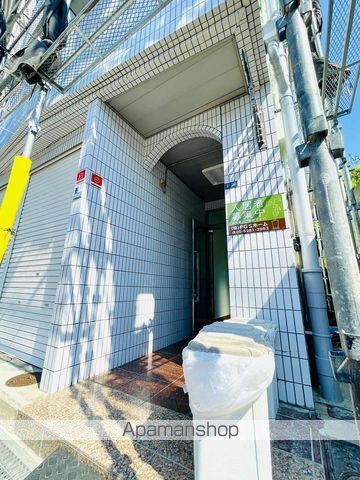 クレインビル新森の玄関写真