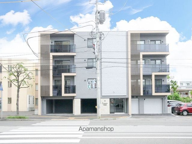 カレラ学園前の外観写真