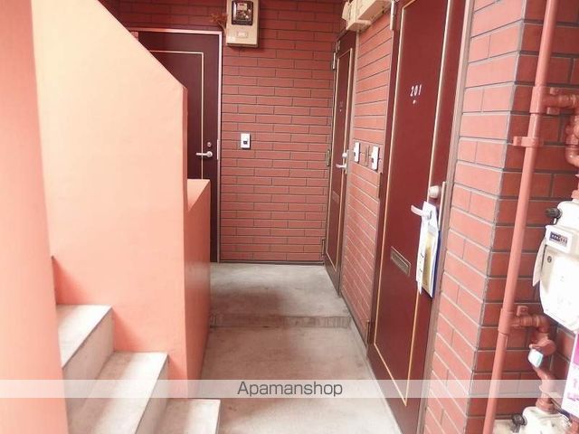 岡林ビルの玄関写真