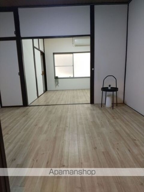 和歌山県和歌山市築港５丁目[2K/33m2]のリビング・居間