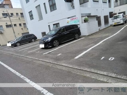 ニュー三番町ハイツ[1DK/26.4m2]の駐車場1