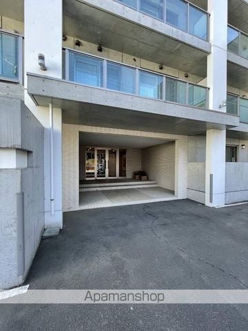 札幌市軌道線 西線６条駅 徒歩2分 5階建 築12年の玄関写真
