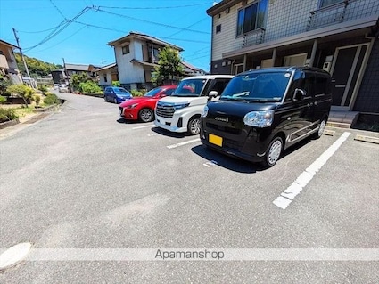 ハピネス[1LDK/34.18m2]の駐車場2