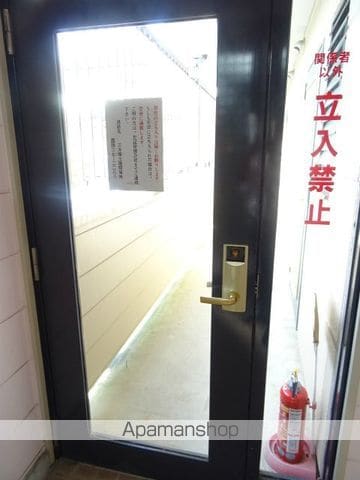 細田マンションの玄関写真