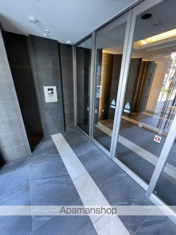 プレサンス鶴舞駅前レジスの玄関写真
