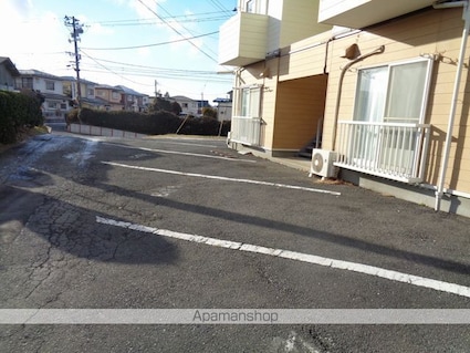 ムーンリバー[2K/33.48m2]の駐車場2