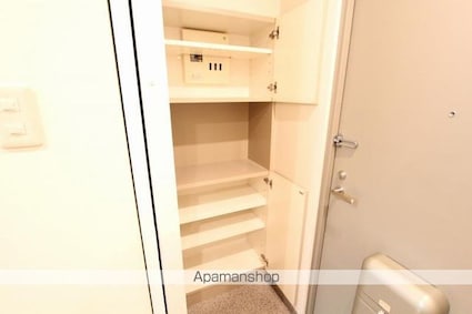 コリドールノール[1R/26.9m2]の玄関