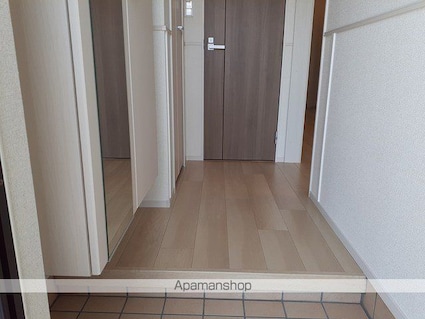 ララ・セゾン[1LDK/50.18m2]の玄関