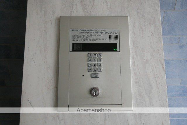 プレサンス難波フィールドの玄関写真