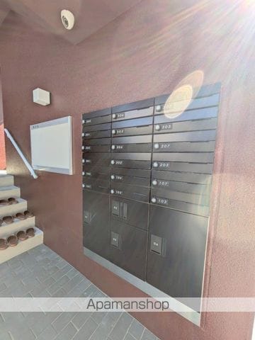 THE ROCK APTの玄関写真