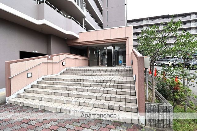 ユニライフ宇治六番館の玄関写真