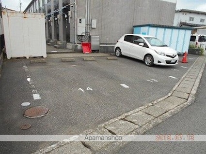 レオパレスメゾネット長本[2DK/49.68m2]の駐車場
