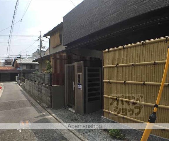 アールグランツ盧山寺千本の玄関写真