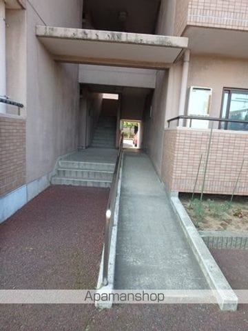 ファミーユ小金Aの玄関写真