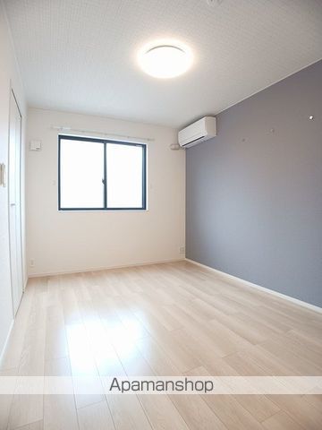 ヴィラ シャングリラ高田 Bの内装写真