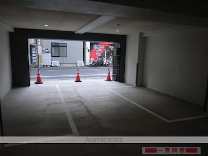Ｍａｙｆａｉｒ　ＴＡＣＨＩＢＡＮＡ　ｓｑｕａｒｅ[1DK/29.83m2]の駐車場