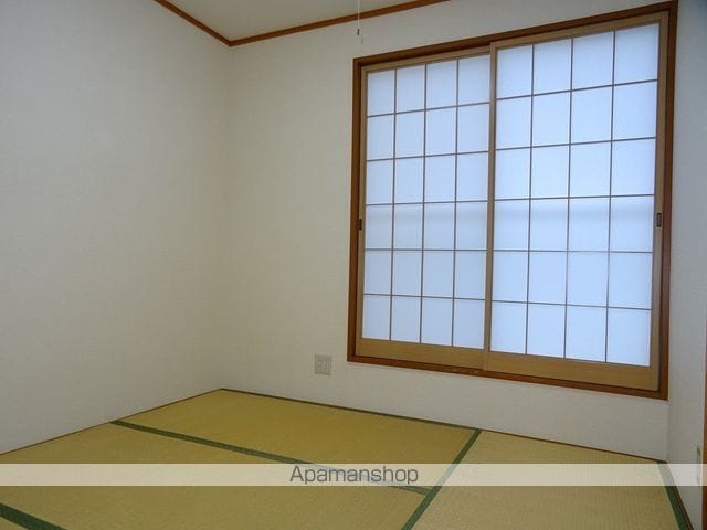 レヴール綾田A棟の内装写真