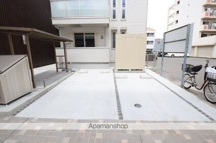 Ｄーｒｏｏｍ霞町[1LDK/44.89m2]の駐車場1