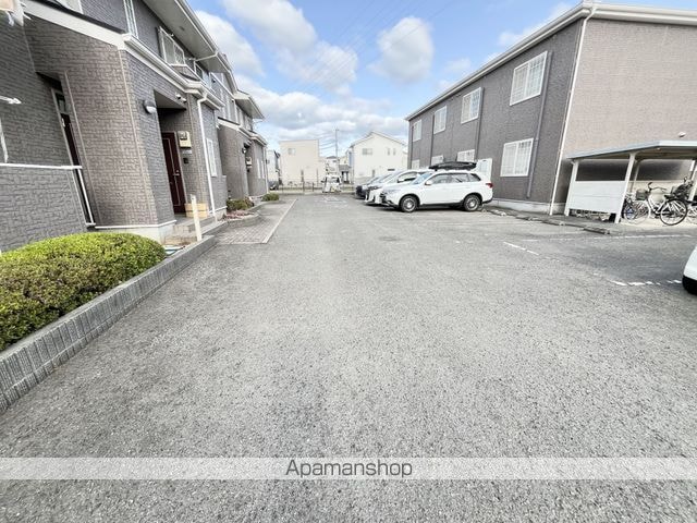 ラフィーネ　Ⅰ[2LDK/61.53m2]の駐車場2
