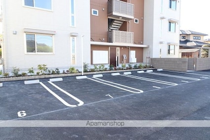 ディアコート[1LDK/40.39m2]の駐車場