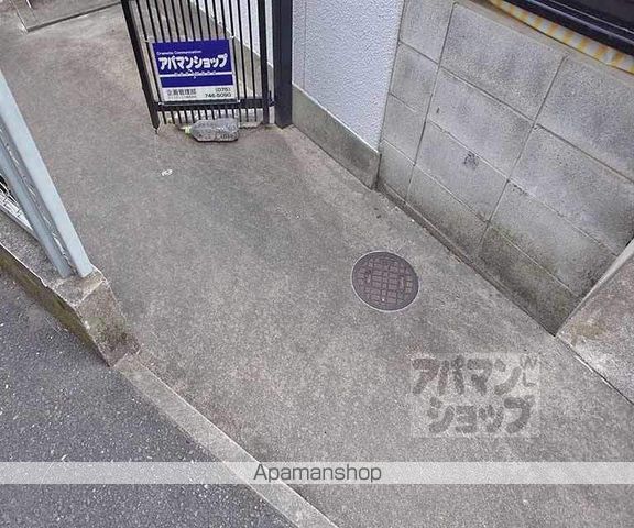KASTANIE西野の玄関写真