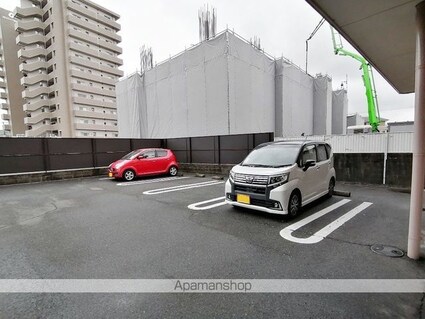 レンドール[2LDK/56.6m2]の駐車場