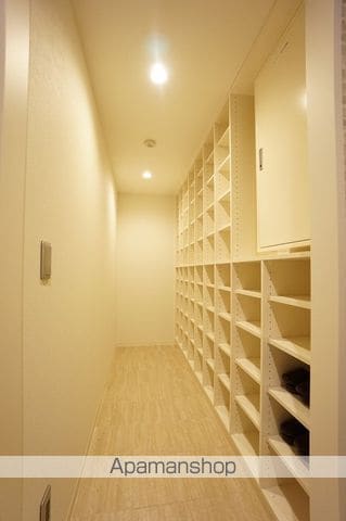ロイヤルパークスER万代 Share万代の内装写真