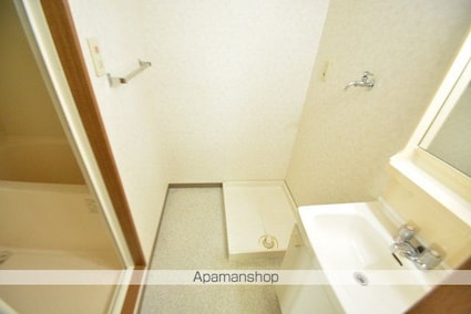 ファミーユ小松島[1K/27.13m2]の洗面所