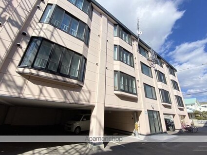 ロイヤルガーデンＡ[1DK/41m2]の駐車場