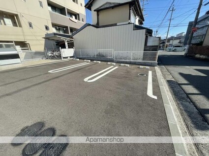 ラフレシール[1K/30.42m2]の駐車場2