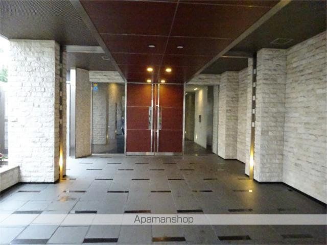 カスタリア三宿の玄関写真
