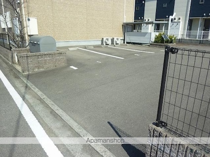 スカイコーポ垣生[2LDK/55.14m2]の駐車場2