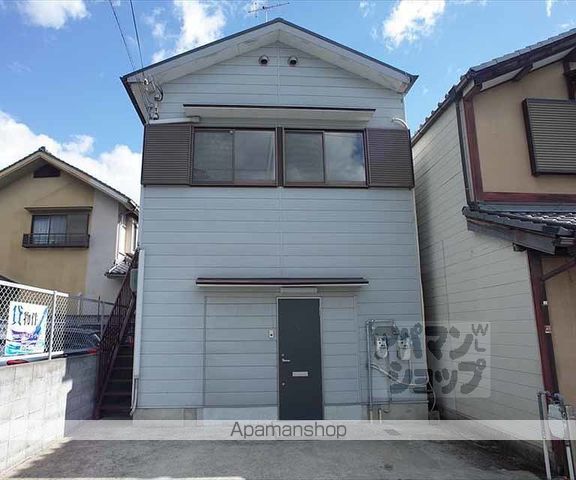 吉田中大路町アパートの外観写真