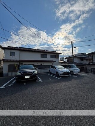 グランツ[1LDK/42.84m2]の駐車場