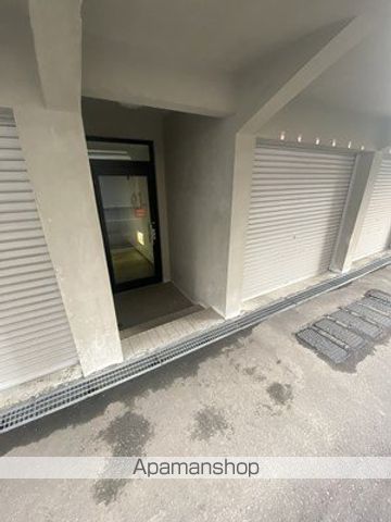 ピースハーモニー南郷A棟の玄関写真