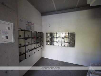 コア・パレス[1K/21.8m2]のエントランス