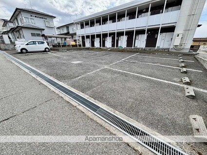 レオパレスレザン　かたおか[1K/23.18m2]の駐車場