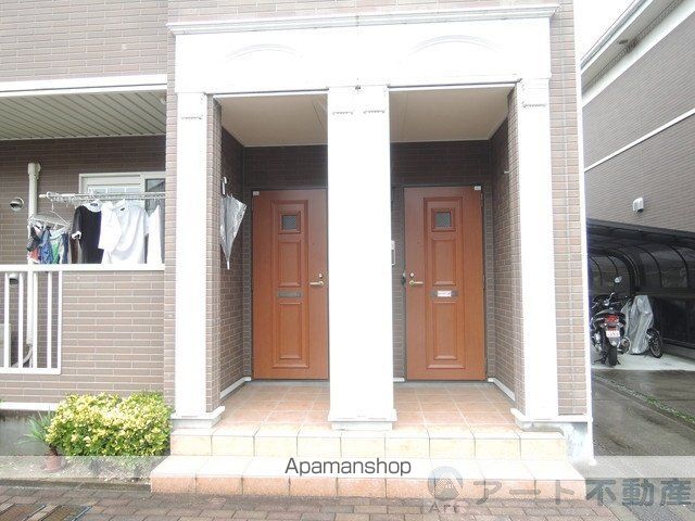 リヴァーパークII Cの玄関写真