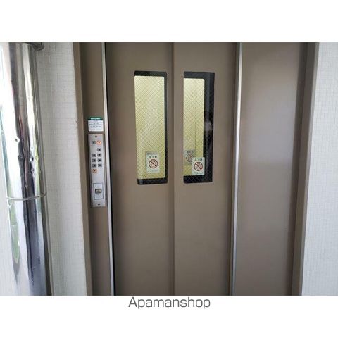 藤の木団地 7号棟の外観写真