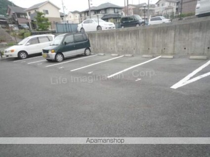 Ｃｈａｍｂｒｅ[1K/27.4m2]の駐車場3