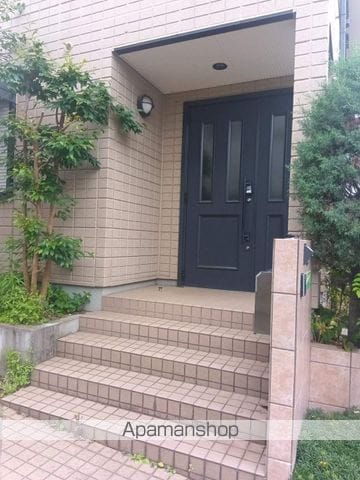 小田急電鉄小田原線 渋沢駅 徒歩14分 2階建 築28年の玄関写真