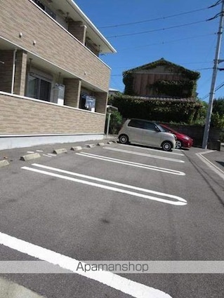 カーサ　アルベロディピノＢ[1K/34.15m2]の駐車場1