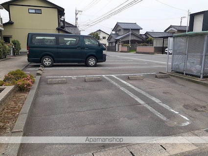 ニュープリムローズ　Ⅱ棟[2LDK/58.79m2]の駐車場