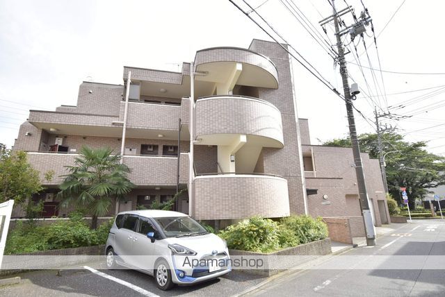 日野市旭が丘のマンションの外観1