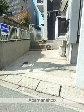 ジュネパレスコア[1K/16.2m2]の駐車場