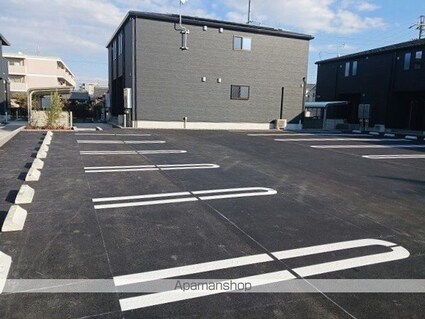 クラヴィーアⅤ[1LDK/50.14m2]の駐車場