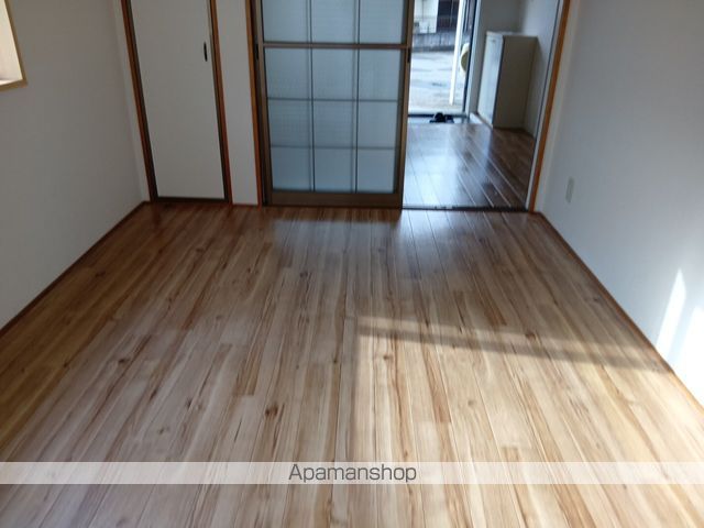 ホワイトハイツミサキIの内装写真
