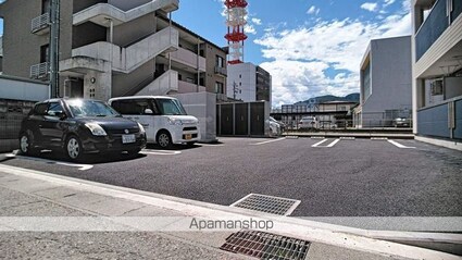ユニヴァリ　グレイス[1K/28.05m2]の駐車場