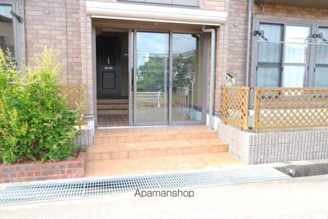 アルカディア宮江 Aの玄関写真