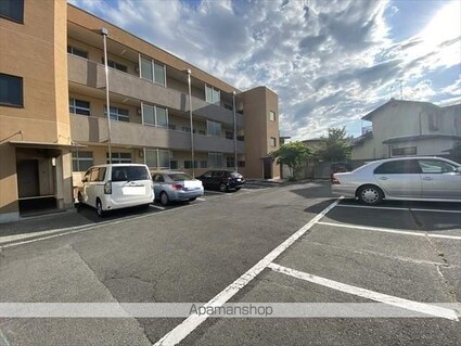 アパルトマン上松[3LDK/71m2]の駐車場1